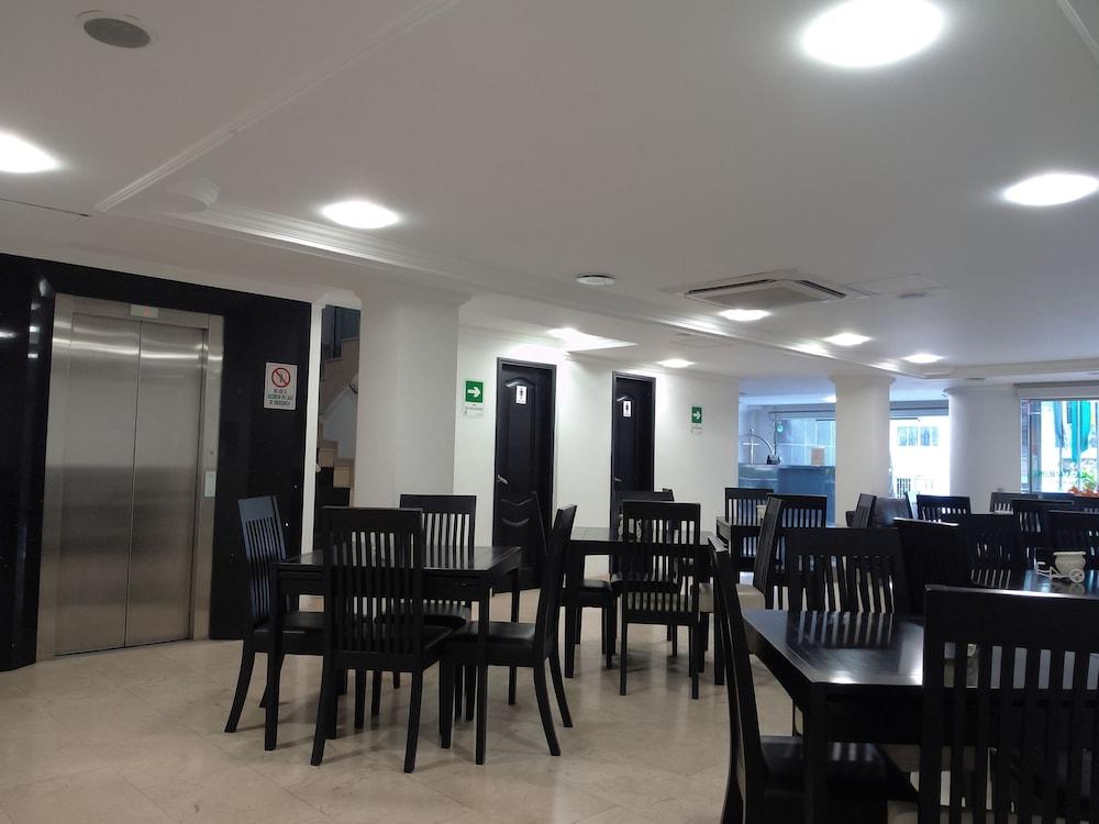 מדיין Hotel Calasanz Real מראה חיצוני תמונה